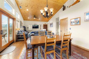 Maison, Plusieurs lits, balcon, vue sur la montagne (Lookout Point) | Intérieur