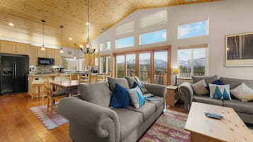 House, Multiple Beds, Balcony, Mountain View (Lookout Point) | Living area