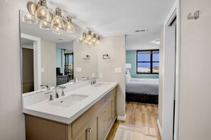 2 bedrooms, iron/ironing board, free WiFi, bed sheets - Gulf and Bay Club - A704 (Siesta Key)