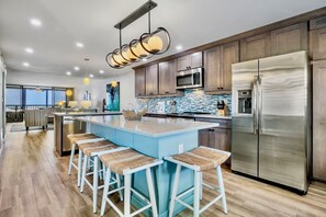 Fridge, microwave, oven, stovetop - Gulf and Bay Club - A704 (Siesta Key)