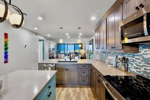 Fridge, microwave, oven, stovetop - Gulf and Bay Club - A704 (Siesta Key)