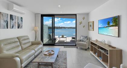 Modern 2-bedroom Apartment With Pool Access