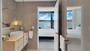 Apartment | Bathroom
