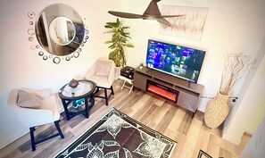 Fernseher, Kamin, Drucker