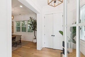 Interior - Liv'n the Good Life sleeps 11 (St Simons Island)