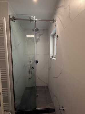 Hair dryer, towels, soap, toilet paper - Core Stay Marousi Fully Renovated Studio (Marousi)