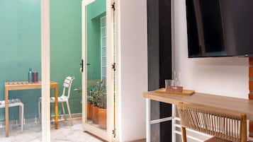 Rom – superior | Safe på rommet, skrivebord og skrivebord for bærbar PC