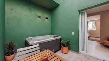 Habitación doble superior | Caja fuerte, escritorio, espacio para trabajar con un portátil