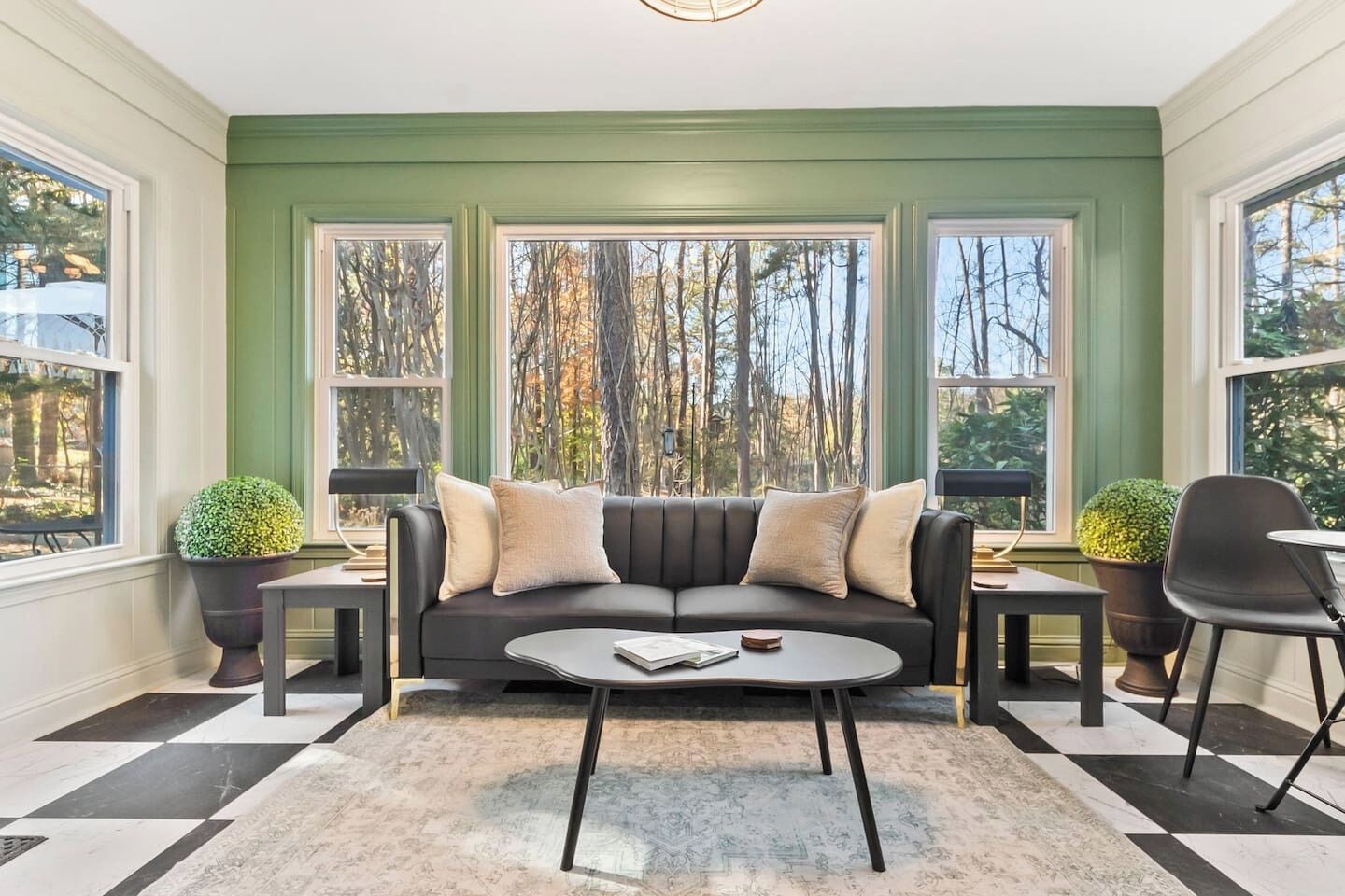 تلفزيون، مدفأة، ألعاب فيديو، ك ُتُب