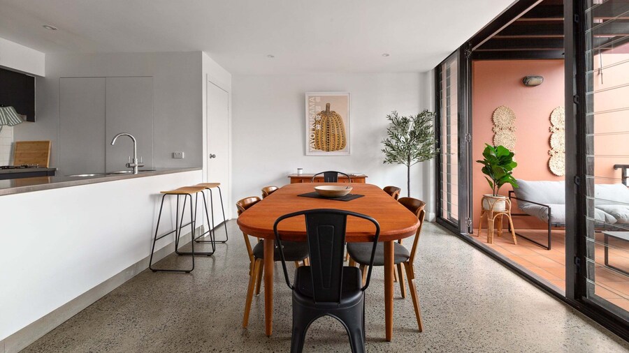 Bright Surry Hills Flat With Great Balcony & Views