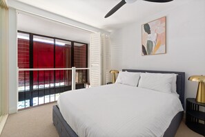 Apartment - Bright Surry Hills Flat With Great Balcony & Views (Sydney)