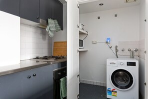 Apartment | Bathroom | Bathtub - Bright Surry Hills Flat With Great Balcony & Views (Sydney)