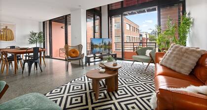 Bright Surry Hills Flat With Great Balcony & Views
