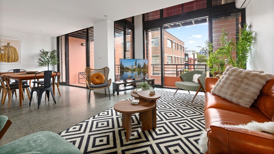 Bright Surry Hills Flat With Great Balcony & Views
