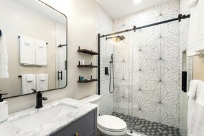 Shower, hair dryer, towels - Prime Beltline Location | 3 King Beds | Playground (Atlanta)