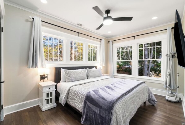 Desk, iron/ironing board, free WiFi, bed sheets