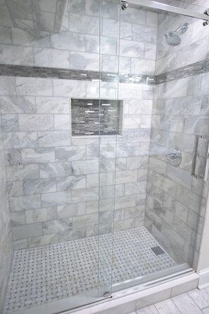 Shower, hair dryer, towels - Spacious Sandy Springs Home | 3BDR Near Roswell (Atlanta)