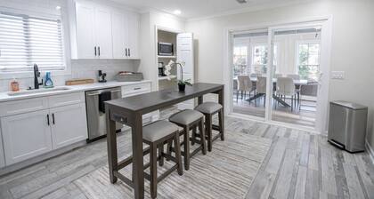 Sandy Springs Spacious 3 Bedroom, 2 Bath | 2 King Beds | Central Location