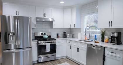 Sandy Springs Spacious 3 Bedroom, 2 Bath | 2 King Beds | Central Location