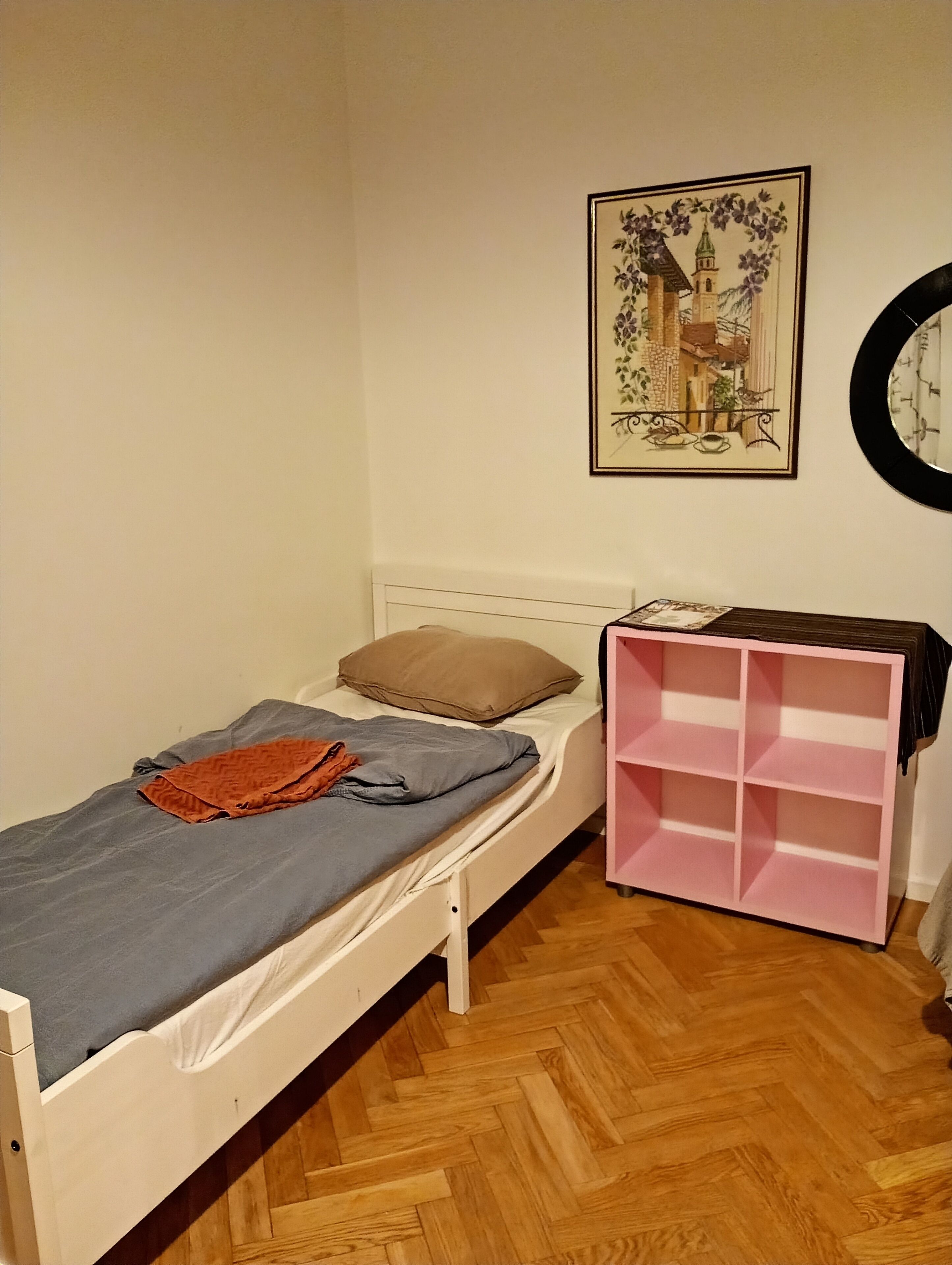 2 bedrooms, internet, bed sheets