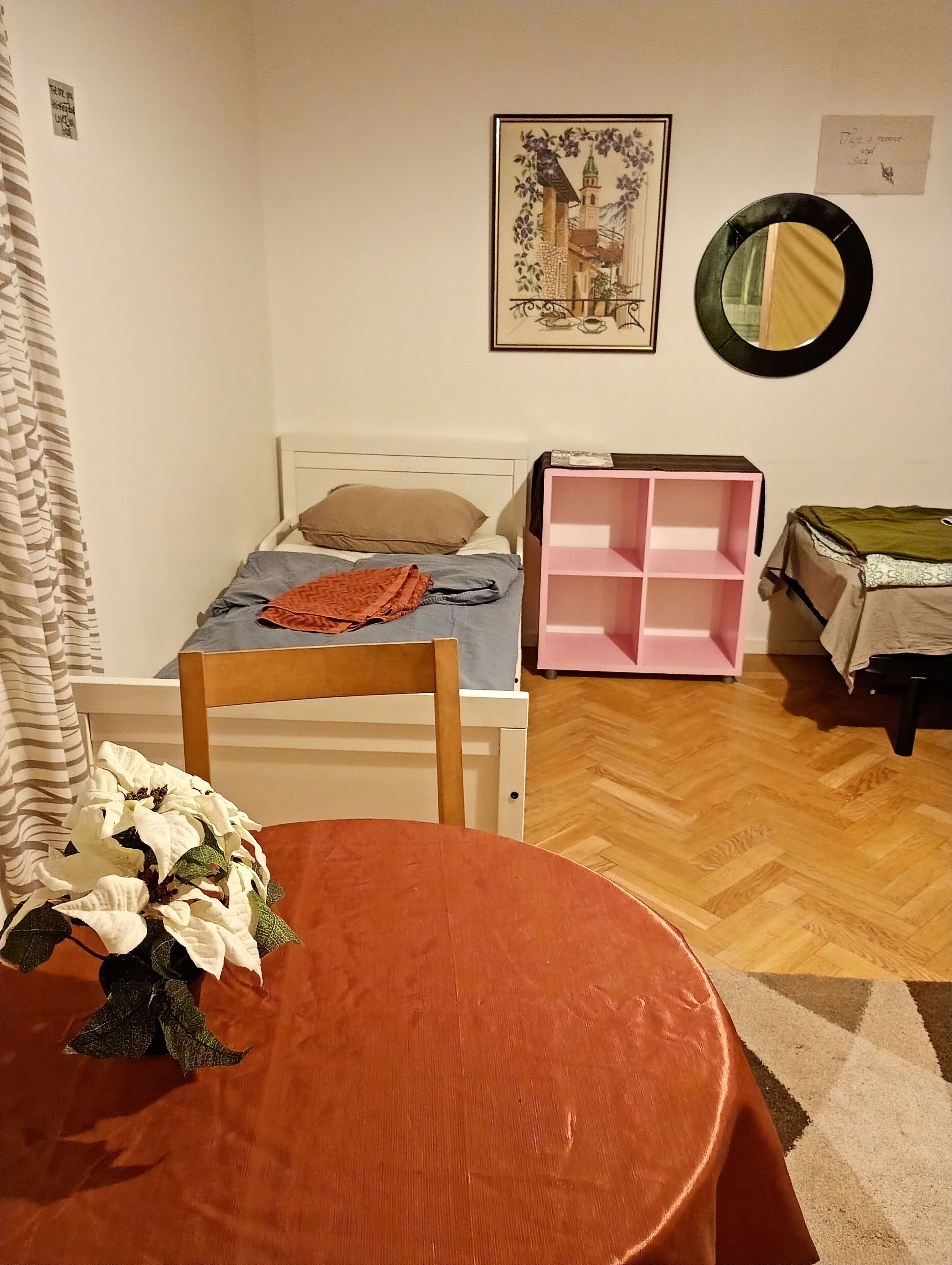 2 soverom, internettilgang og sengetøy