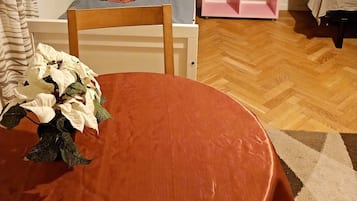 2 soverom, internettilgang og sengetøy