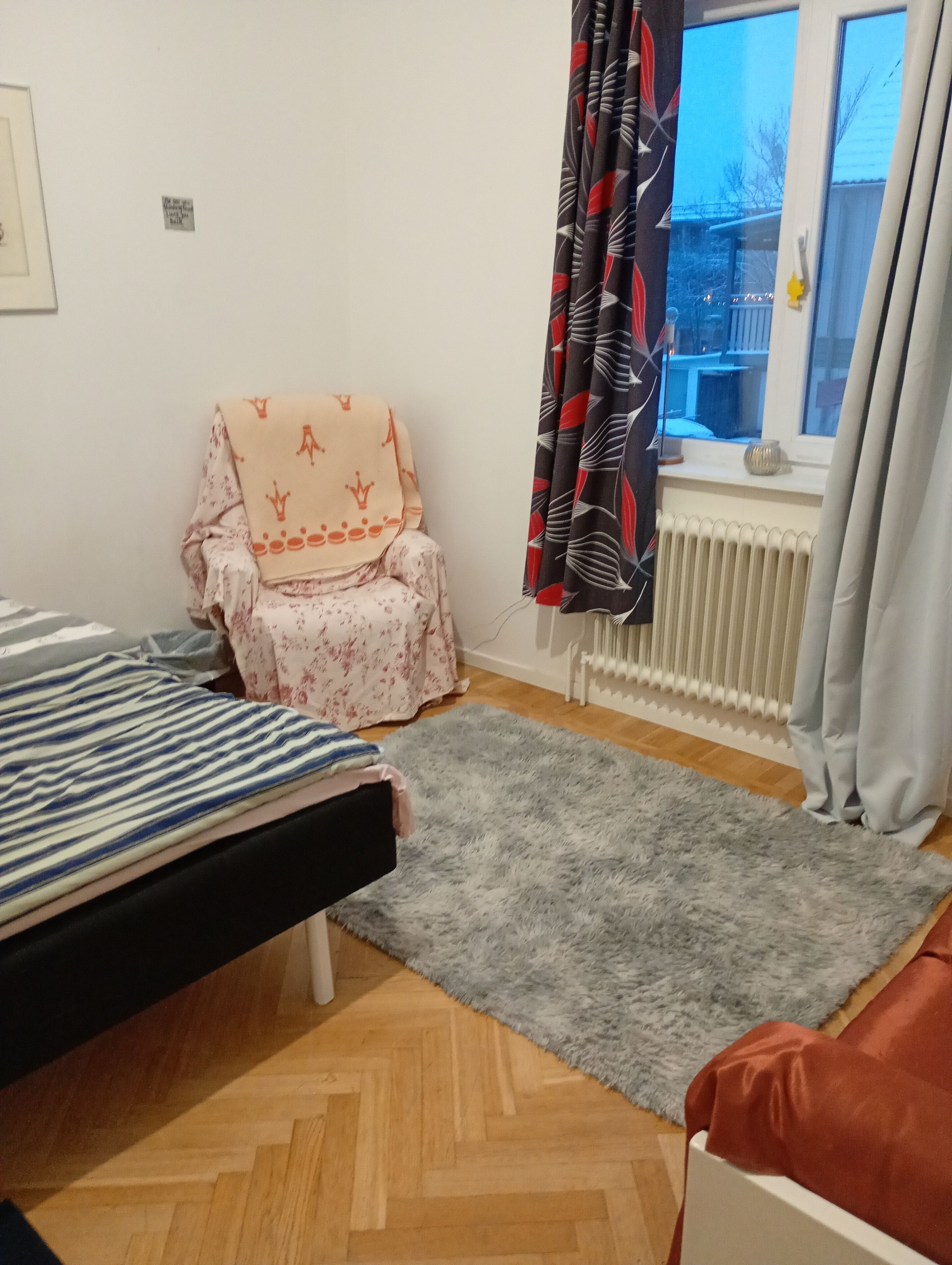 2 bedrooms, internet, bed sheets