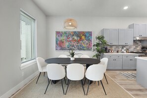 Dining - Priv 3BR + 4BA Home w/ Movie Room & FREE Parking (Houston)