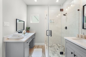 Dusche, Handtücher, Seife, Toilettenpapier