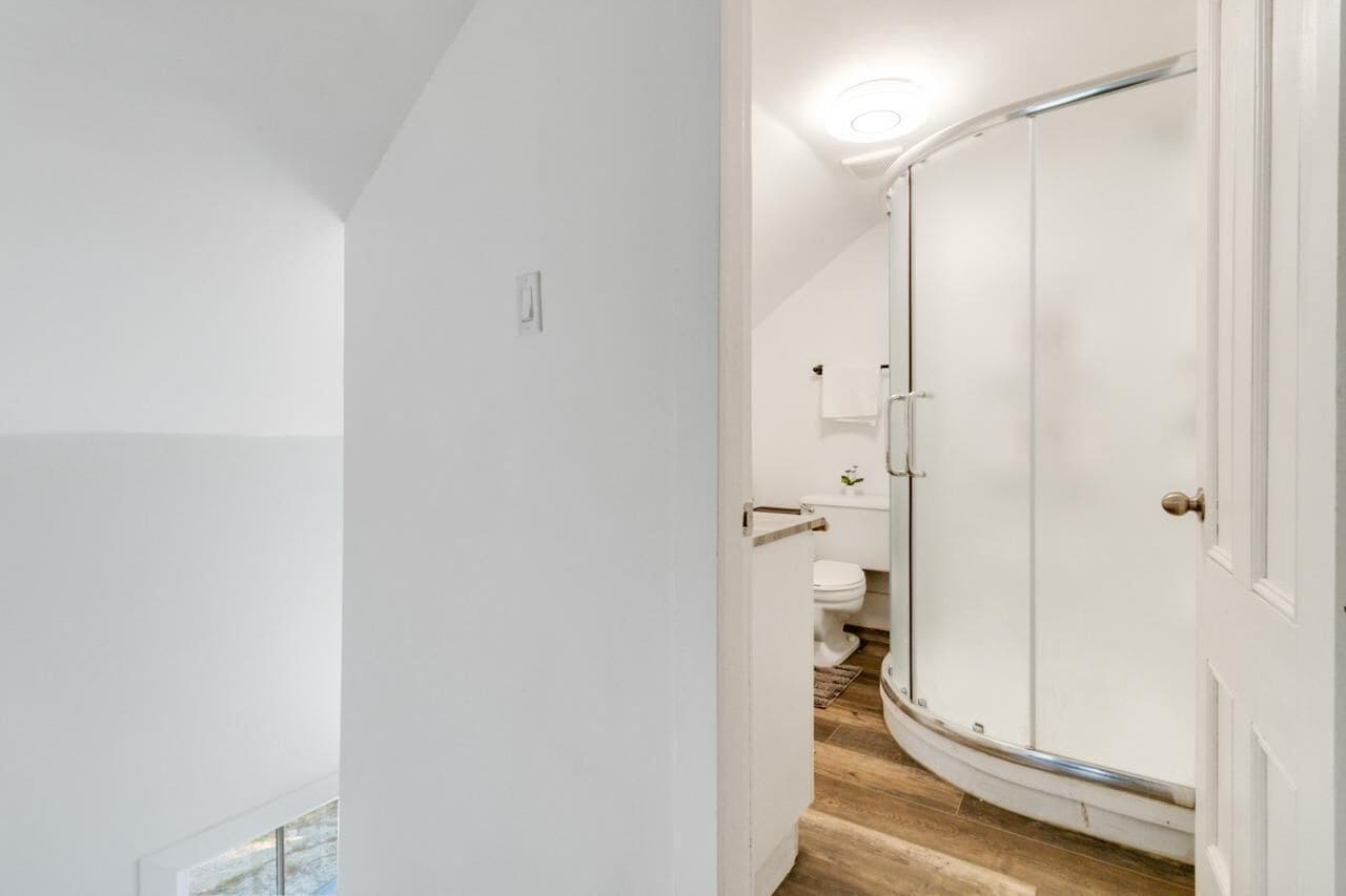 Dusche, Handtücher, Seife, Toilettenpapier