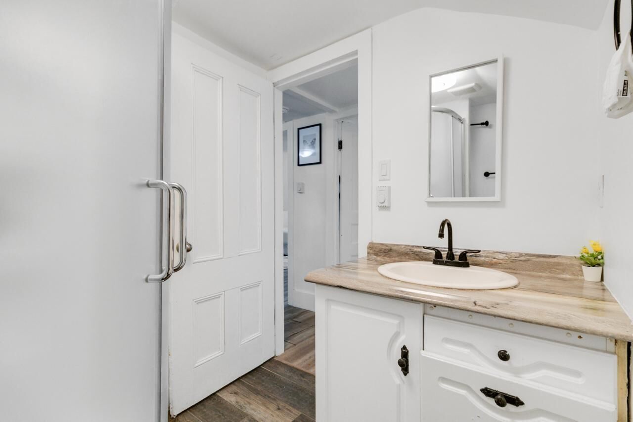 Shower, towels, soap, toilet paper