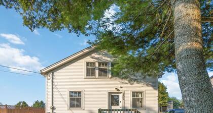 Bright & Cozy 2-Bedroom House - Clean, Comfortable, and Well-Located