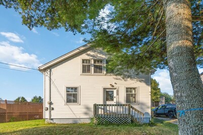 Bright & Cozy 2-Bedroom House - Clean, Comfortable, and Well-Located