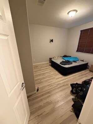 Iron/ironing board, Internet, bed sheets - Seneic  2-bedroom house with AC 20 minutes from Mt Rose Ski Resort (Reno)