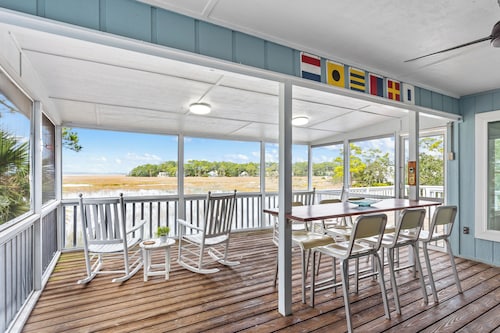 Remodeled Center Island Marsh Retreat, 2
Golf Carts, Excellent Views, Private