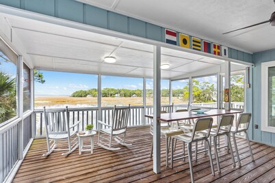 Remodeled Center Island Marsh Retreat, 2 
Golf Carts, Excellent Views, Private