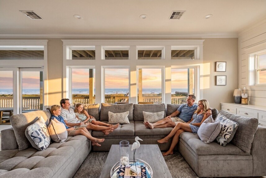 Beachfront Home- Hot Tub & Private Walkover - Galveston, TX