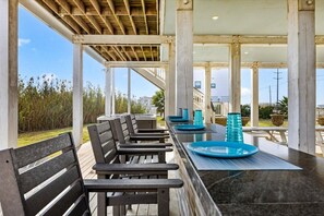 Outdoor dining - Beachfront Home- Hot Tub & Private Walkover (Galveston)