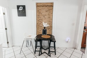 Dining - Downtown Delight- Close to Stand/Cruise Terminals (Galveston)