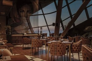 Dining - Official Mercury Suite: Stylish Modern Home w/WIFI (St. Julian`s)