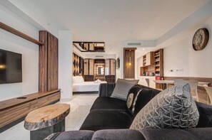 TV - Official Mercury Suite: Stylish Modern Home w/WIFI (St. Julian`s)