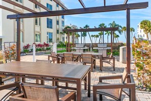 Outdoor dining - Private Villa on Siesta Key, FL (Sarasota)