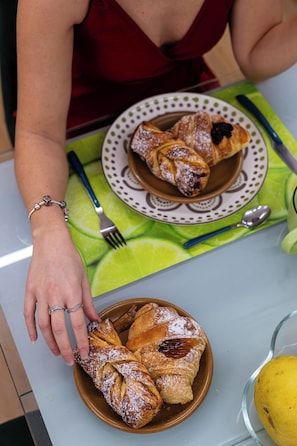 Breakfast meal - NAOS 71 APARTAMENT (Siracusa)