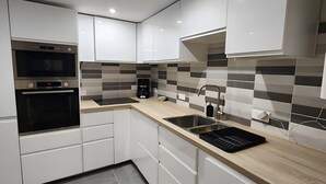House | Private kitchen - Guerlesquin Village House With Garden (Guerlesquin)