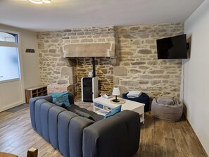 House | Living room - Guerlesquin Village House With Garden (Guerlesquin)