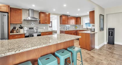 6 Bedroom House in Berrien Springs with Sauna – Large Group Friendly