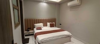 โรงแรม ปานิปัต สเตชั่น ฟอร์เมอร์ลี่ โมเดล ทาวน์