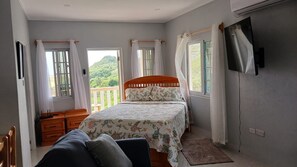 Klassieke studio, balkon, uitzicht op zee | Een strijkplank/strijkijzer, gratis wifi