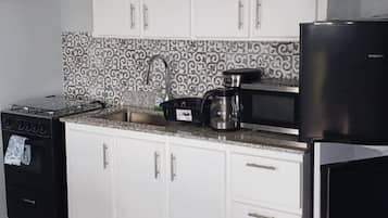 Chambre Double Confort, vue partielle sur la mer | Cuisine privée