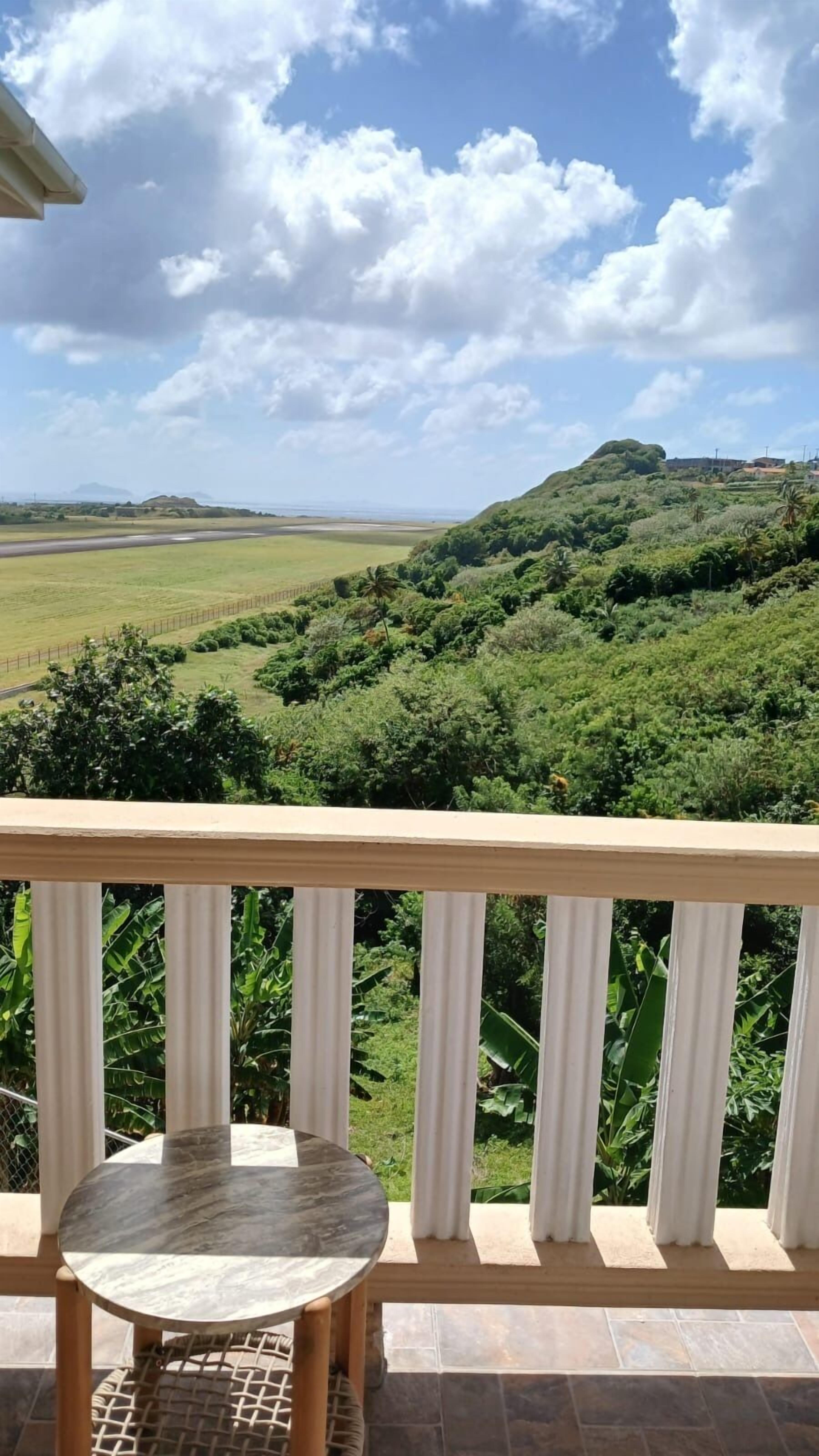 Estudio clásico, balcón, vista al océano | Terraza o patio